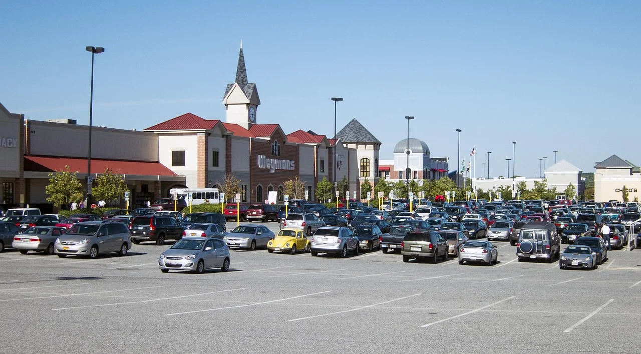 Commercial & national tenants — illustrative stock photograph from Pixabay