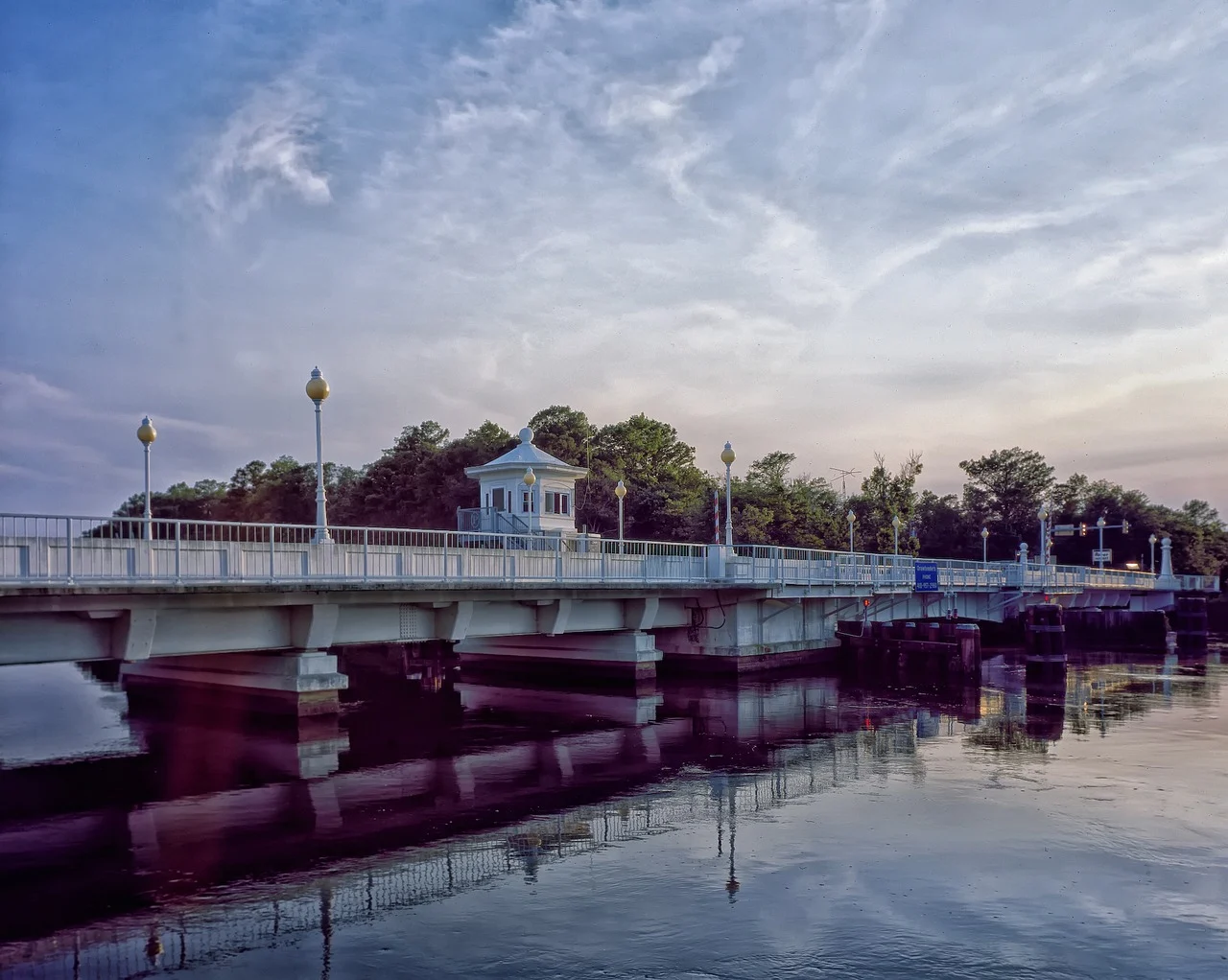 The drawbridge over the Pocomoke River in Pocomoke City, Maryland — photograph by 12019 on Pixabay